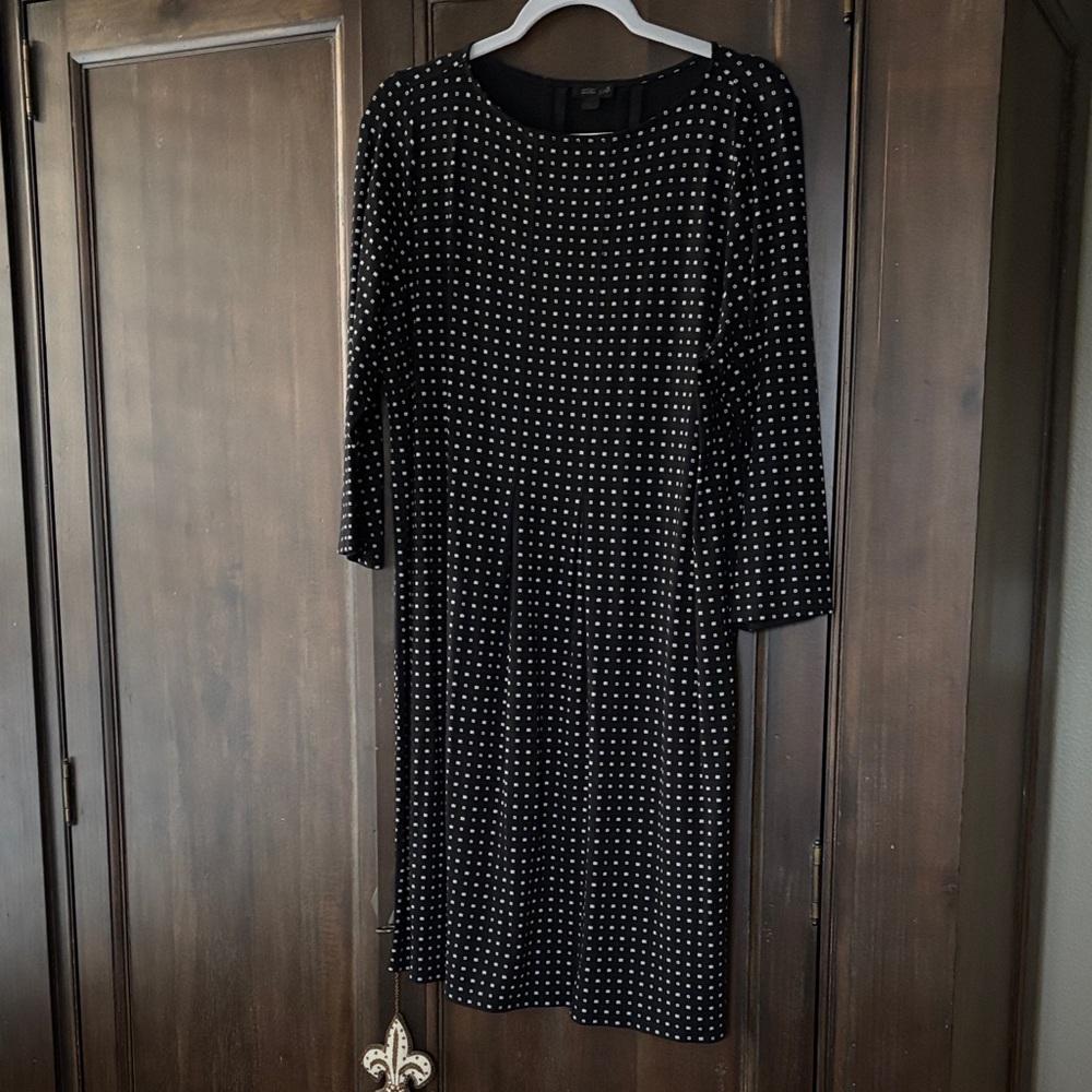 J.Jill Wearever Collectiom Elegant Black and White Printed Dress
